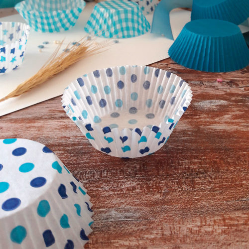 cápsula horneable con diseño de puntos azules